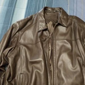 Men's black leather jacket. Excellent condition. 3